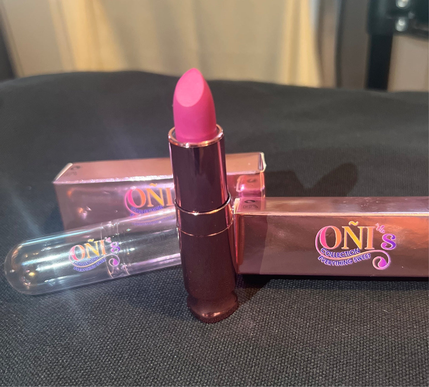 Oñi’s lipstick