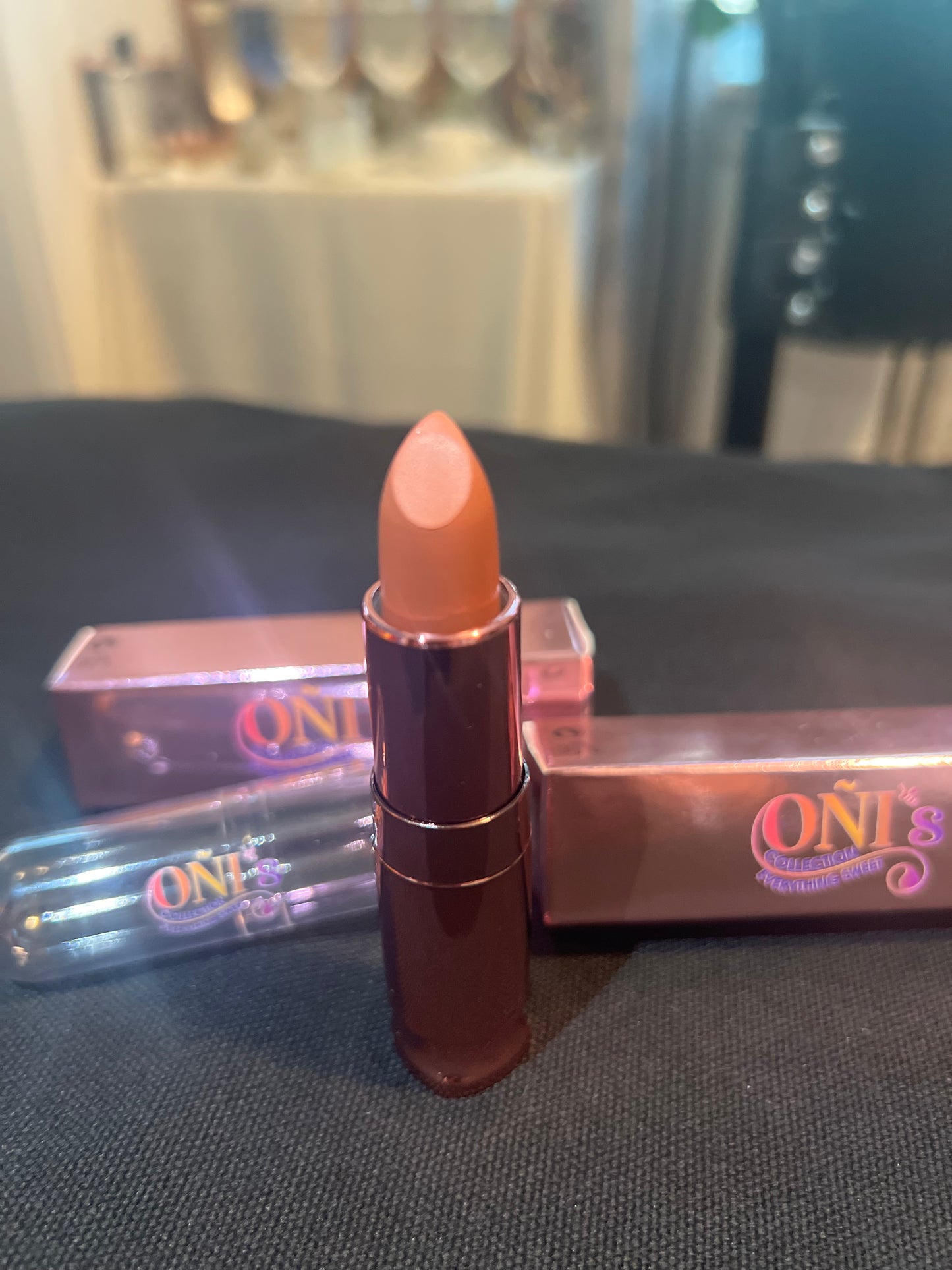 Oñi’s lipstick