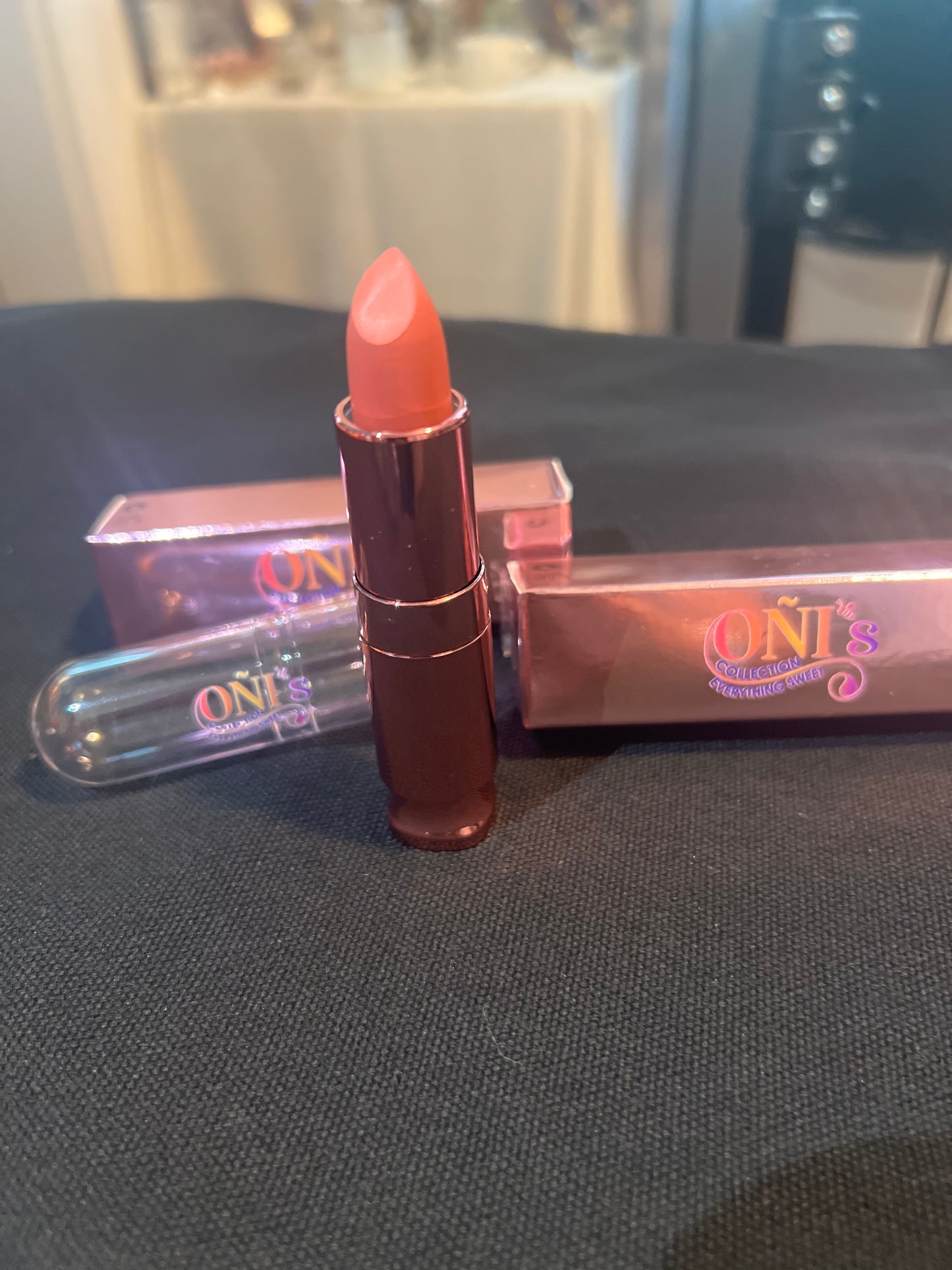 Oñi’s lipstick