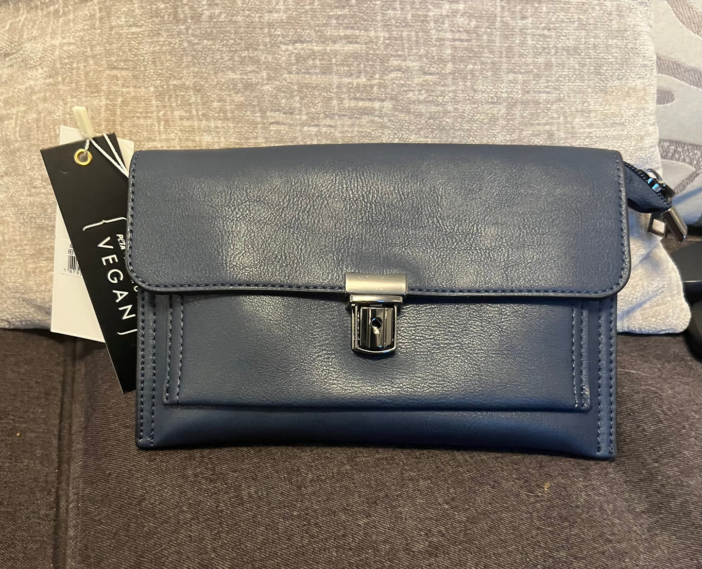 Crossbody/cloche