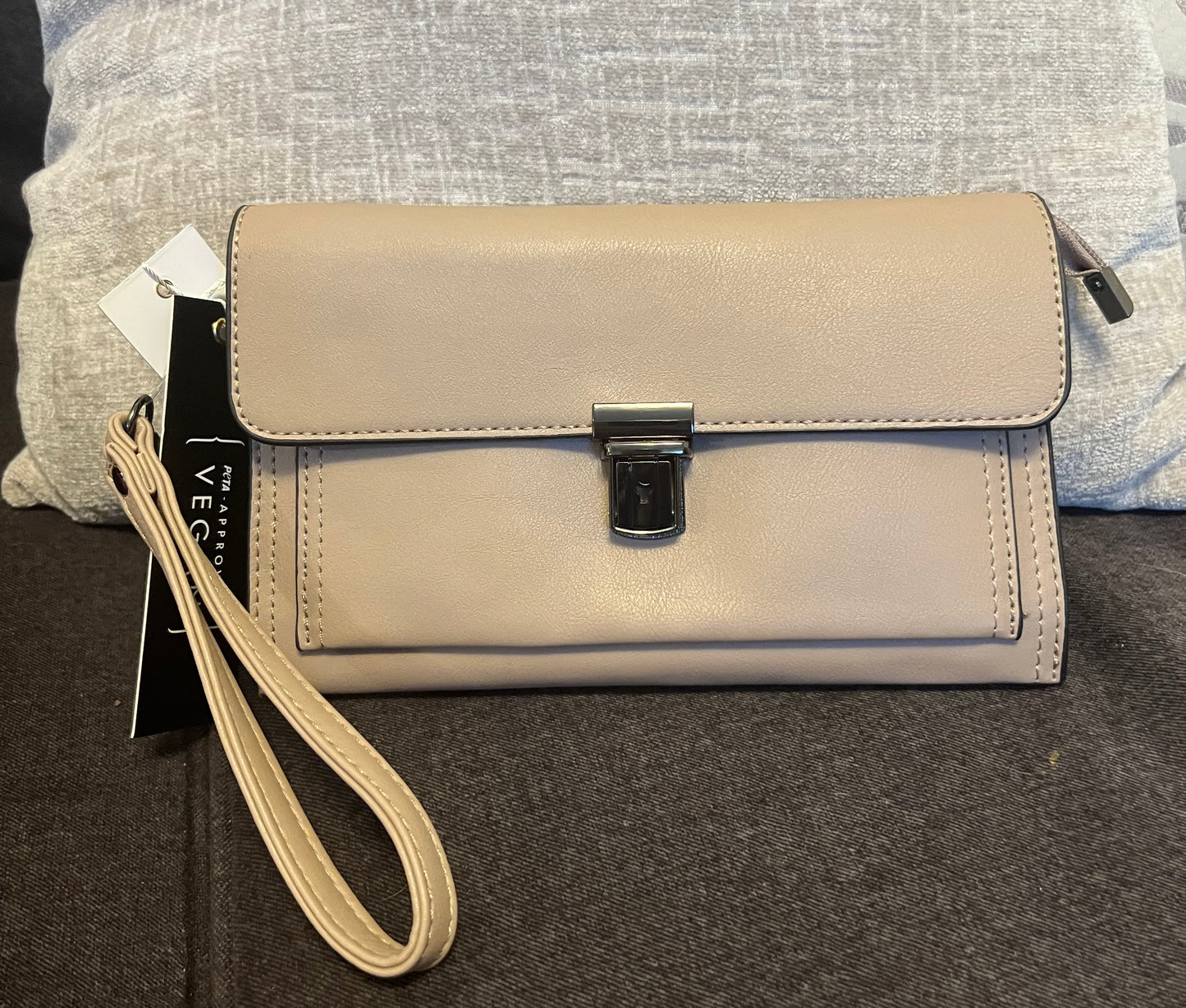 Crossbody/cloche
